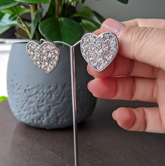 🌸4 for$25🌸Heart shaped earings - Picture 2 of 5